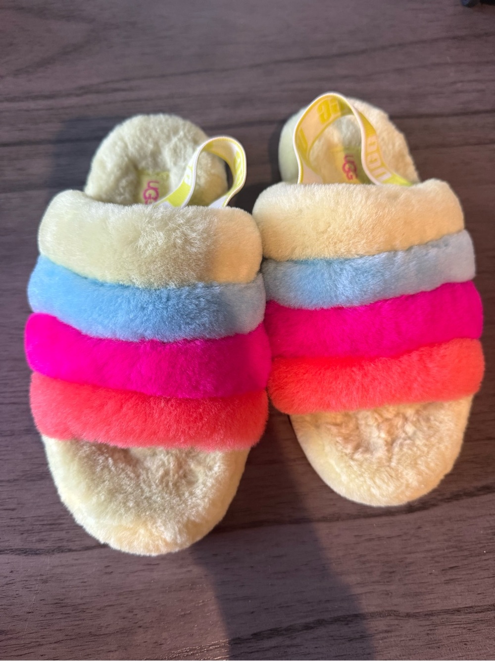 UGG FLUFF YEAH SLIDE SANDAL MULTI COLOR SHEEPSKIN WOOL YOUTH US 4 BARELY WORN